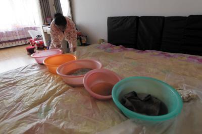 樟树楼上漏水，住户失联，小区没物管，业主维权难！律师来支招……